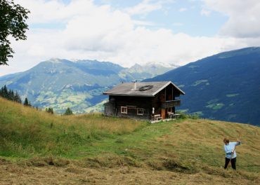 Heuarbeit am Hof im Urlaub