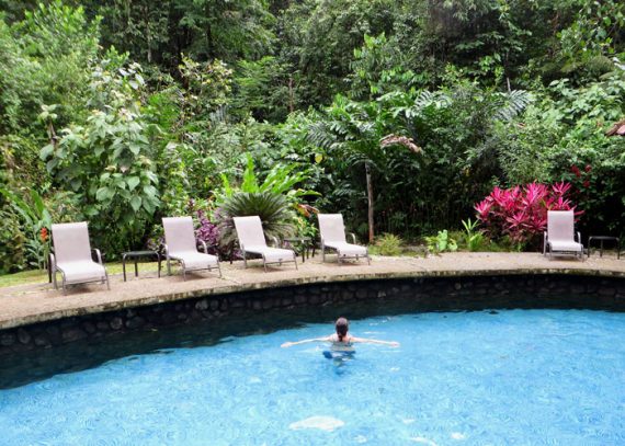 Pool im Regenwald der Oesterreicher in Costa Rica