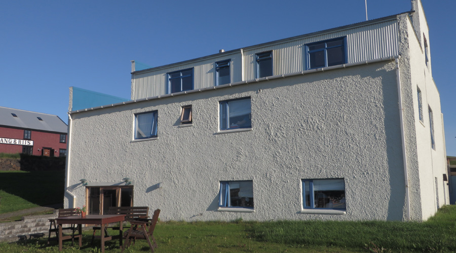 Hotels sind in Island eher teuer, Hostels günstiger.