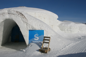 Eingang zum Schneehotel in Kirkenes, Norwegen