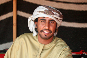 Beduine im Wüstencamp im Oman