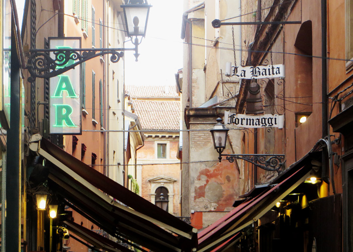 Bologna_Altstadt_kofferpacken.at