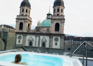 Whirlpool auf der Dachterrasse des Hotels Grauer Bär in Innsbruck
