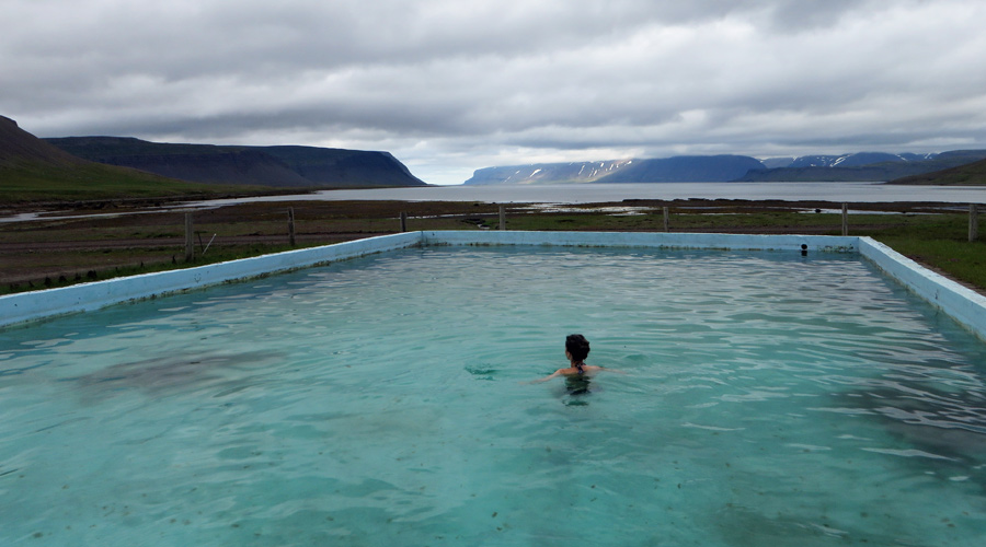 Island_Pool_Reykjafördur