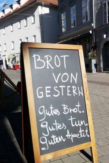 Martin-Auer_Pane_Brot-von-gestern_Graz_kofferpacken