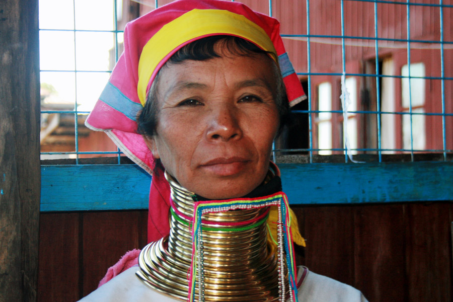 Langhalsfrau in Asien, zwischen Birma und Thailand