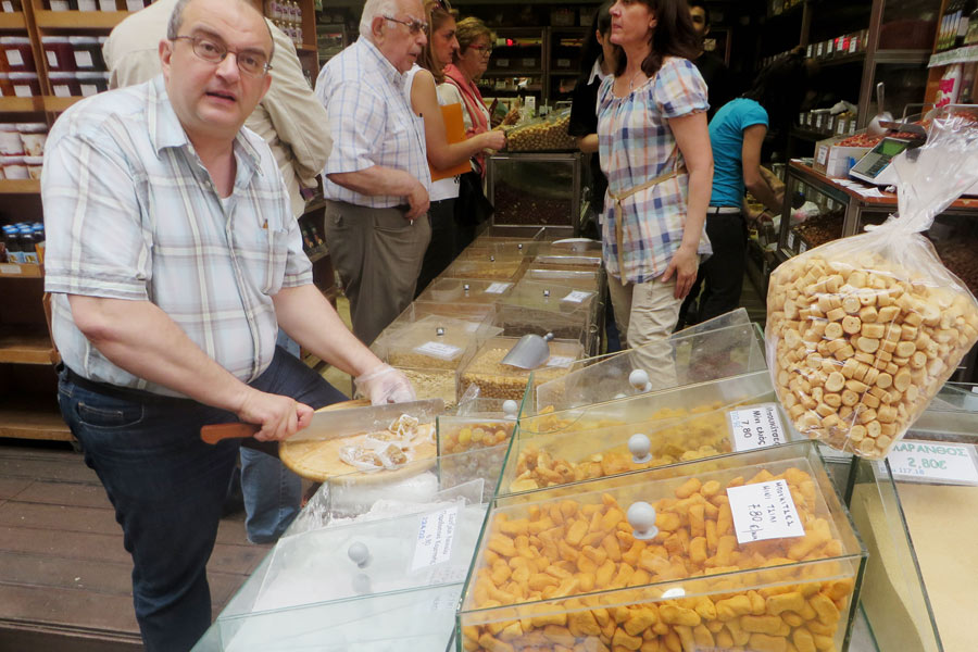 Nüsse und Süßes am Markt von Thessaloniki.