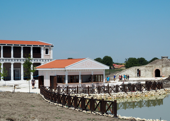 Bulgarien Geschichte_Historsicher Park_Thrakisches Schloss im Bau