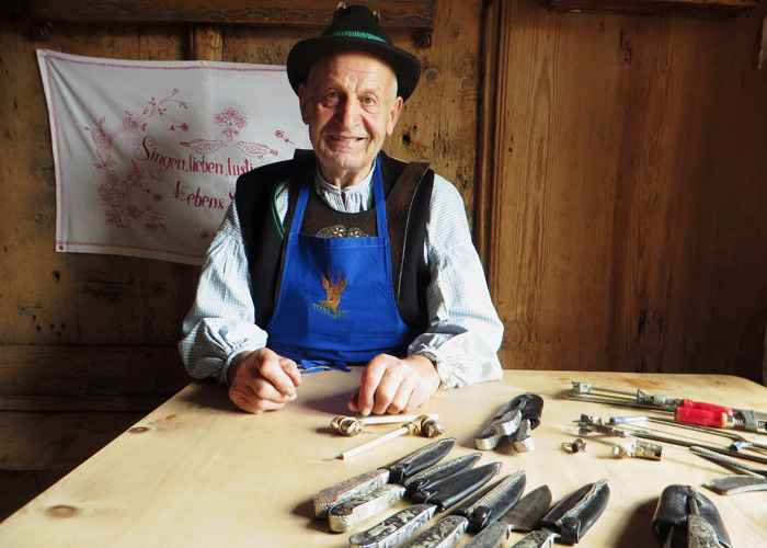 Besteckmacher im Sarntal, Südtirol