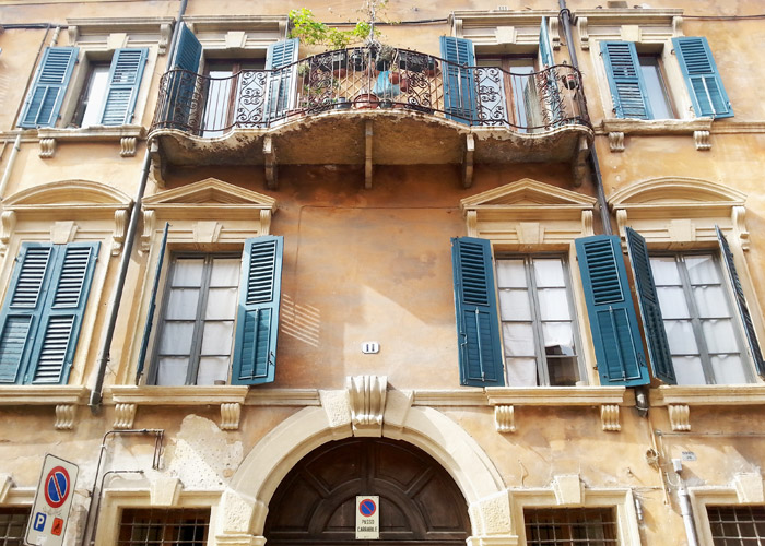 Verona_Altstadt_Unesco_Weltkulturerbe_kofferpacken.at Hausfassade in Verona