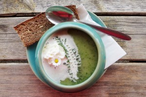 Almkräutersuppe auf der Naggleralm
